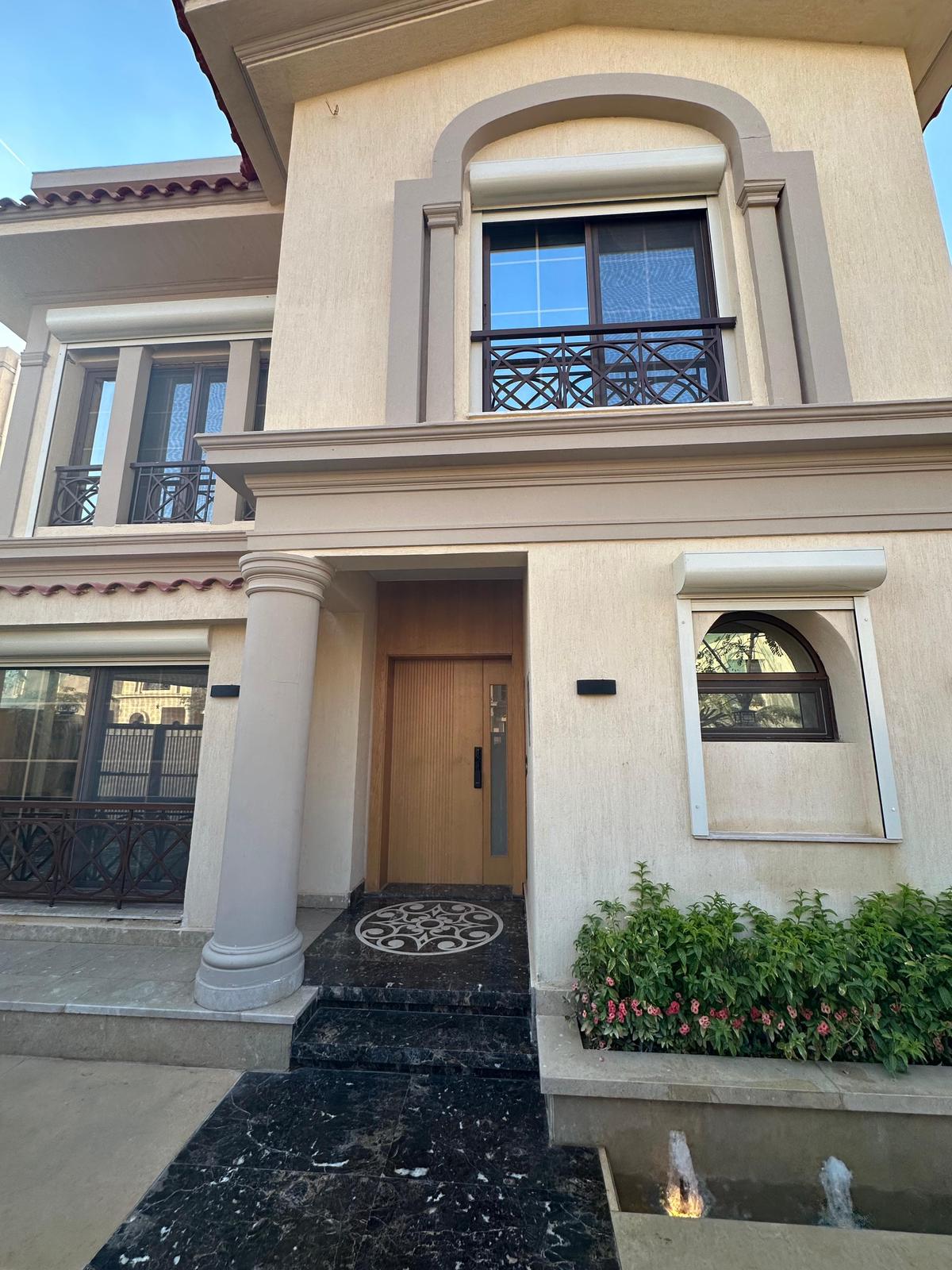 فيلا في مدينتي 470 م2 للبيع كاش بحري على حديقة كبيرة تشطيب هاي لوكس استلام فوري 42,000,000 ج 